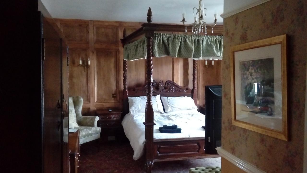 Neuadd Arms Hotel Llanwrtyd Wells Ngoại thất bức ảnh