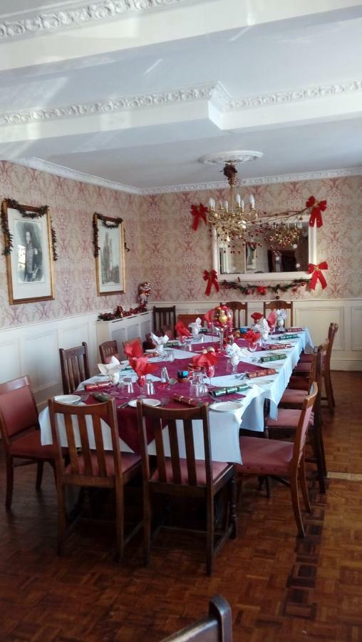 Neuadd Arms Hotel Llanwrtyd Wells Ngoại thất bức ảnh